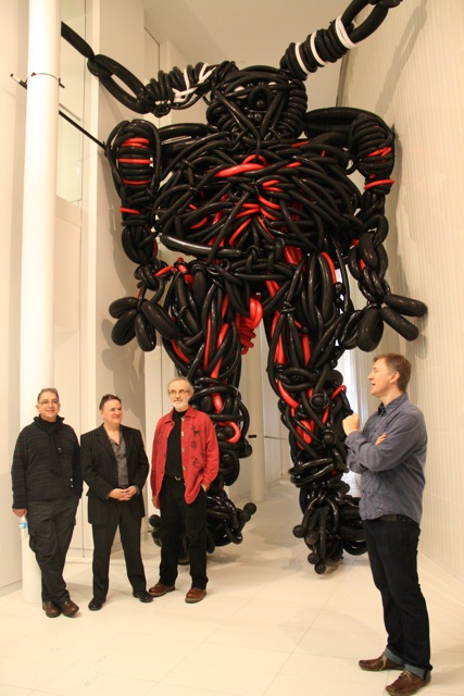 Collectif Padejo avec le commissaire Marc Audette, à la Galerie Glendon de Toronto