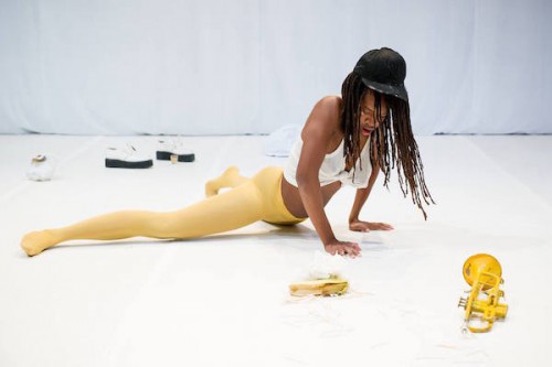 Dana Michel / Yellow Towel, en performance lors 